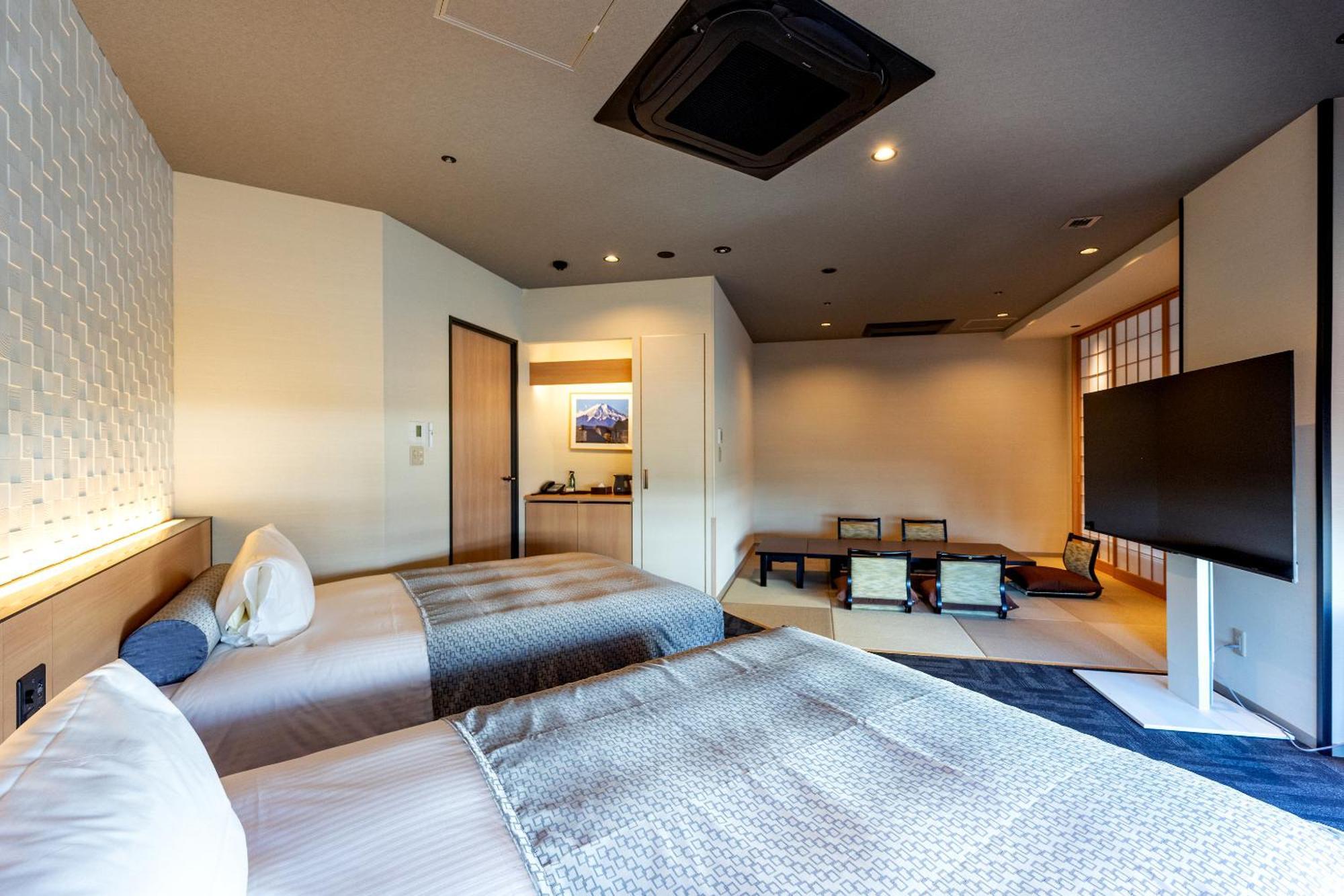 Tokyo Toyosu Manyo Club Hotel Exterior photo